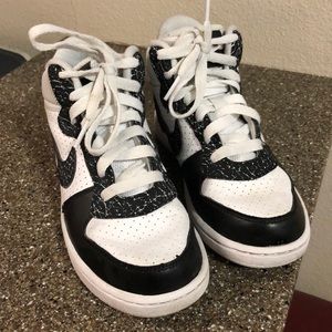 ‼️MAKE AN OFFER‼️ High top Nike’s